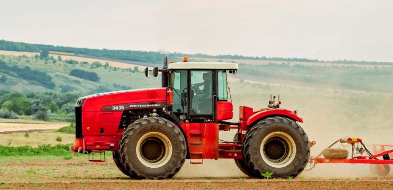 Колесные сельскохозяйственные тракторы: эффективные помощники фермеров